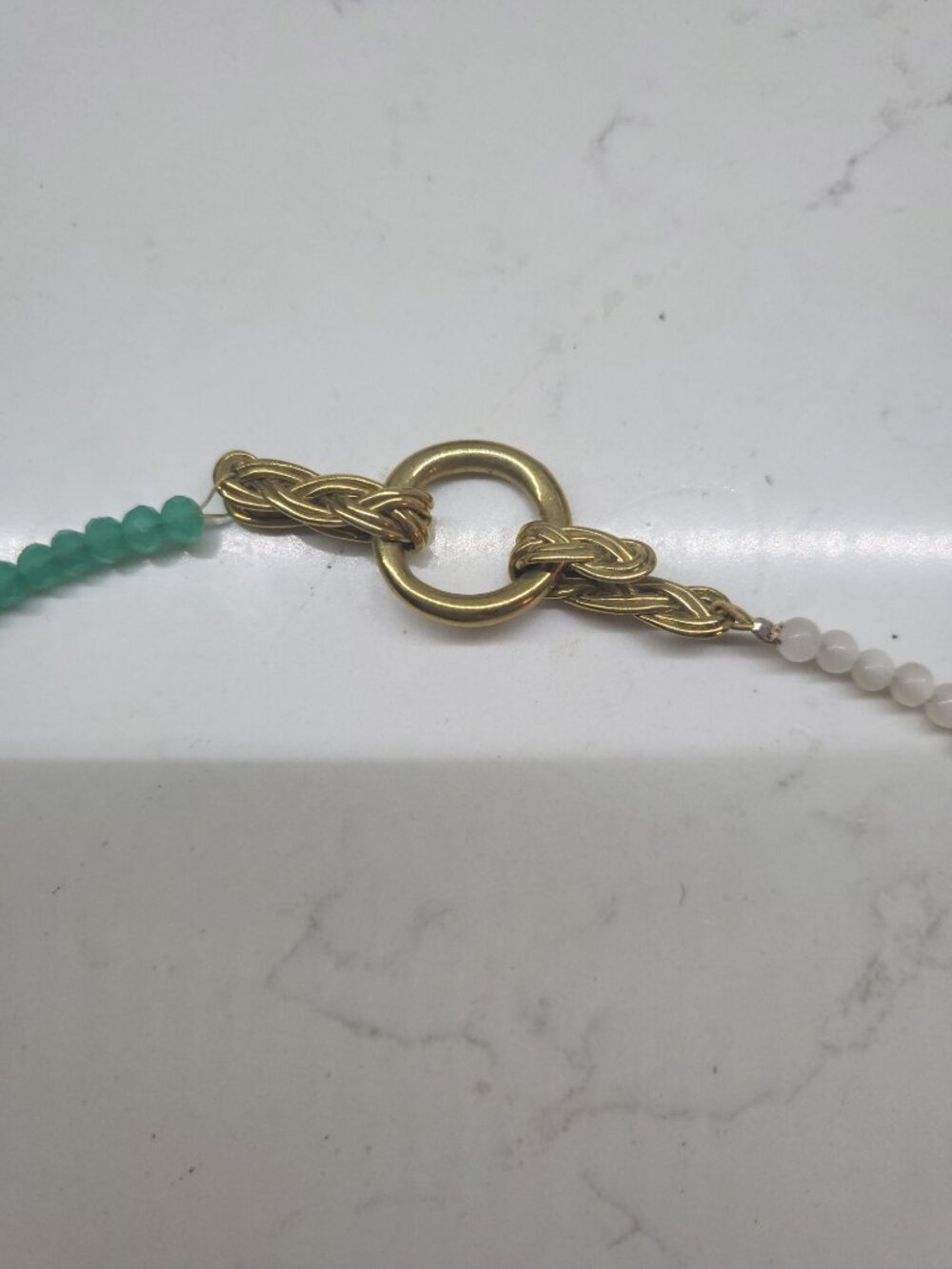 Two-colored stone beads necklace with brass buckle